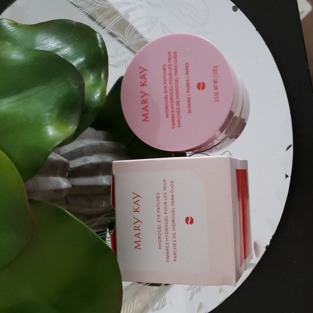 Mary Kay Hydrogel Eye Patches - Pink and Red Packaging